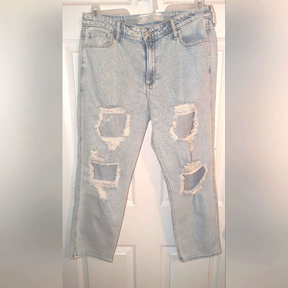 Hollister Curvy High-rised Mom Jeans